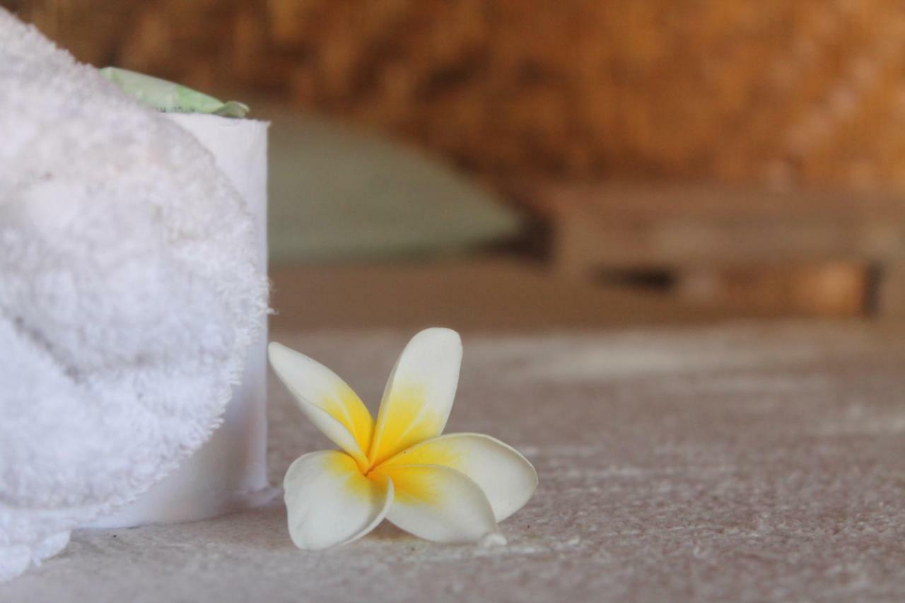 Rumah Canaria Bungalow Gili Trawangan Buitenkant foto
